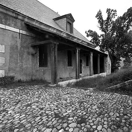 Porte de Briançon. Pavillon D. Façade nord du premier étage prise du terre-plein haut de la courtine.