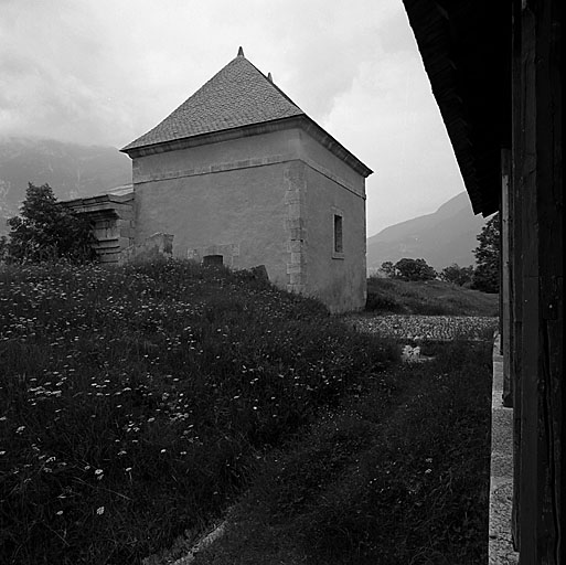 Porte de Briançon. Bâtiment des orgues.