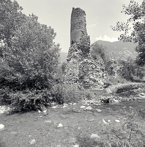 Porte sud. Vue prise du sud-ouest.