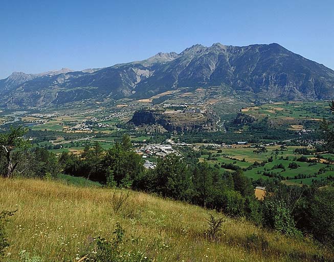 Vue de situation de la place prise du sud-ouest depuis la région de Barbein.