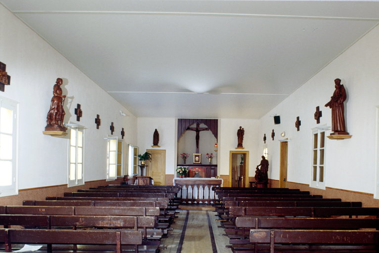 Vue intérieure vers le choeur.