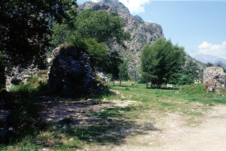 Vue d'ensemble du site, prise du sud-est.