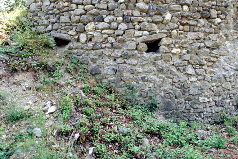 Porte sud. Les bouches à feu, détail.