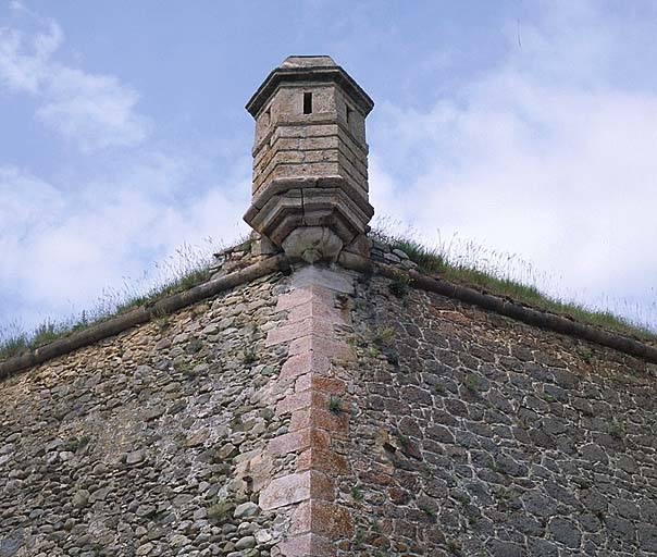 Saillant du bastion 1, échauguette vue de bas en haut.