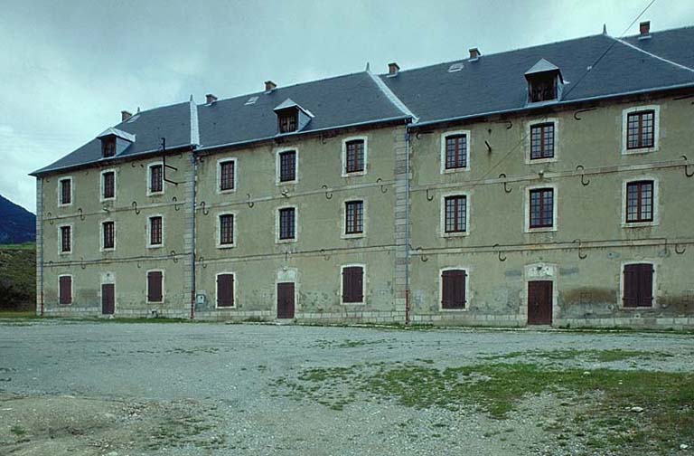 Façade côté village.