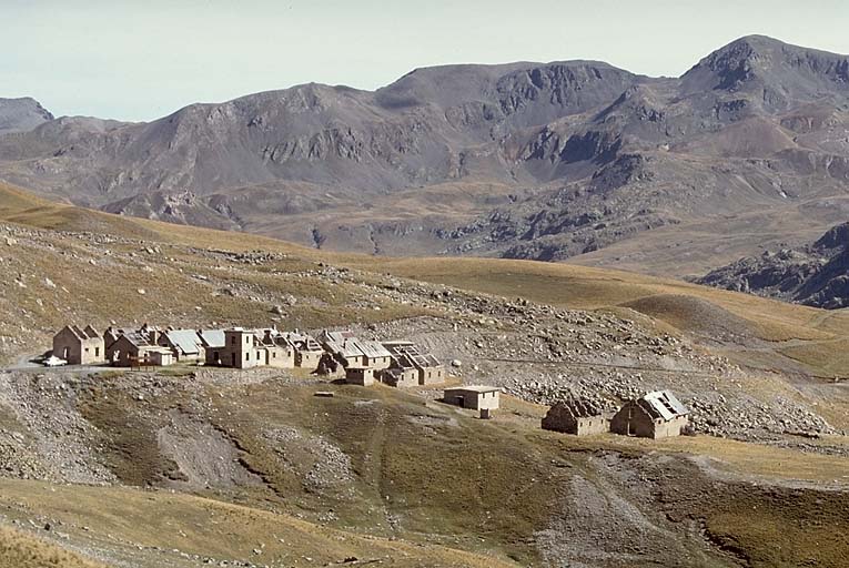 Vue générale prise de l'ouest.