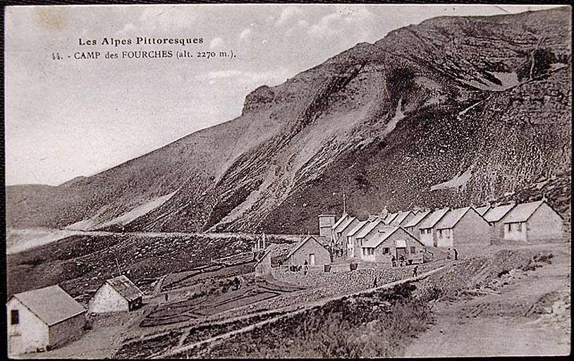Les Alpes pittoresques. Camp des Fourches. (Alt. 2270 m.)