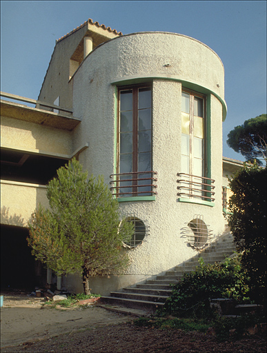 Vue de détail de l'avant-corps