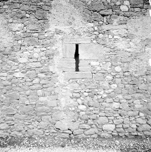 Aile est, façade est, détail.