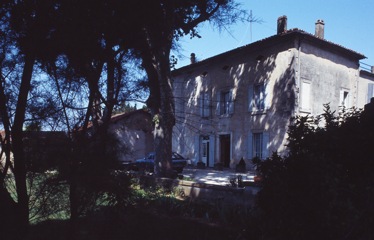Maison (section AD, 96). Vue de volume prise du sud-est.