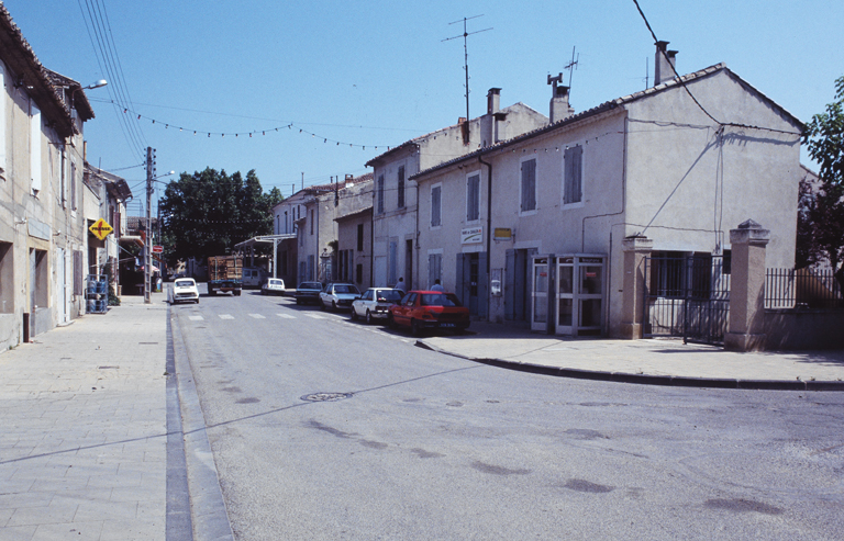 Vue du chemin départemental n° 98 pris du sud.