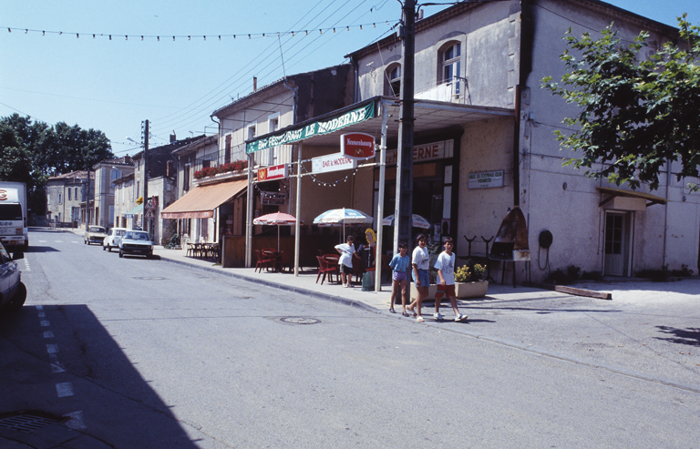 Vue du chemin départemental n° 98 pris du nord.