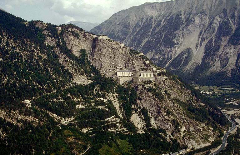 Vue aérienne prise du sud.