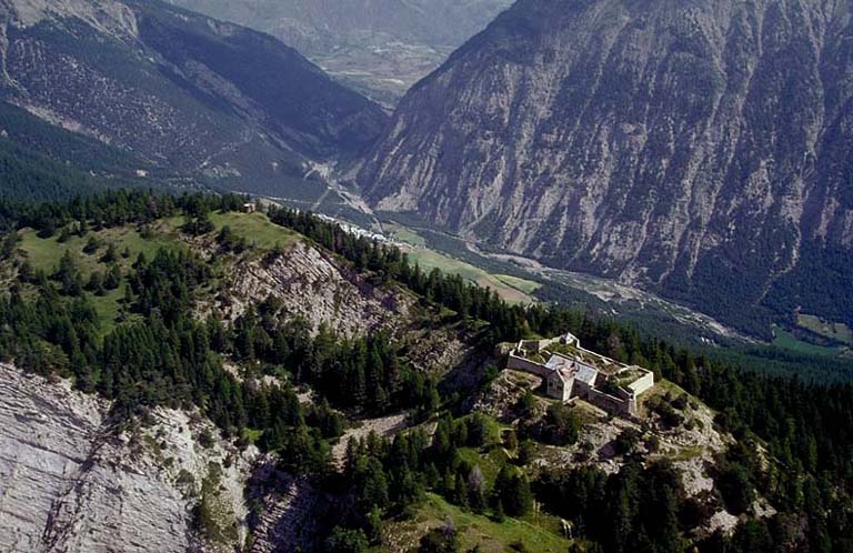 Vue aérienne prise du sud-ouest.