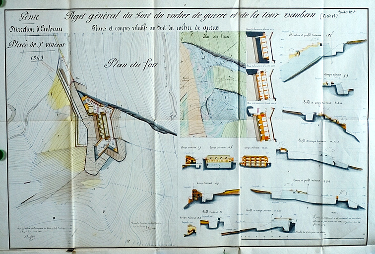 Génie. Place de St-Vincent. Projet général du fort du rocher de guerre et de la tour Vauban. Plans et coupes relatifs au fort du rocher de guerre. 1843.