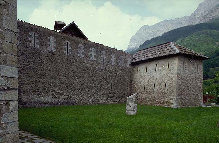 Tour Saint Joseph et courtine de la porte de Savoie.