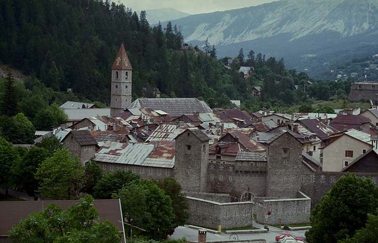 La porte de Savoie vue depuis le fort de Savoie.