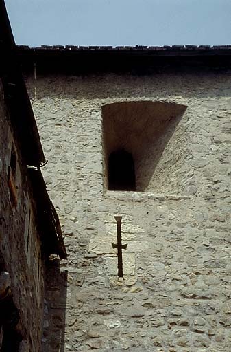 Porte de Savoie. Détail du haut de la tour de gauche.