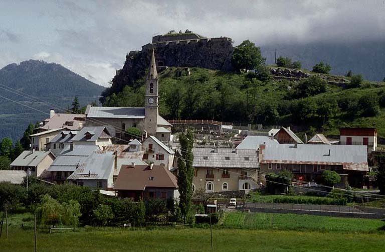 Le village et le fort vus du sud.