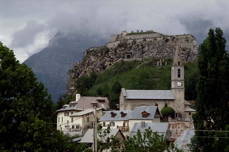 Le village et le fort vus du sud.