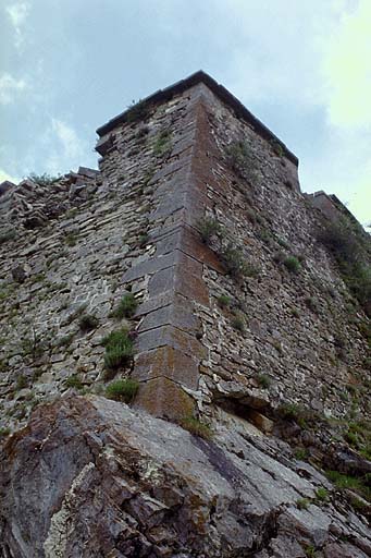 Front sud-est. Demi-bastion 1 vu du fossé du fort.