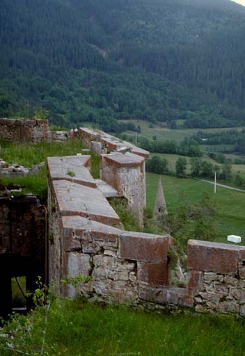 Vue prise du bastion 3 vers le sud. Au second plan, le demi-bastion n° 2.