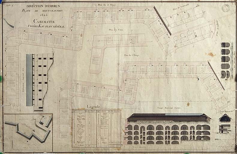 Direction d'Embrun. Place de Mont-Dauphin. Casemates cotées K au plan général [Caserne Rochambeau, plans des 1er et 2e étages, coupe]. 1825.