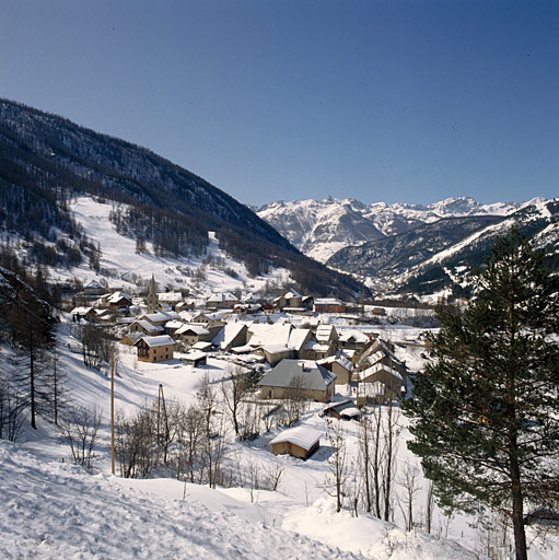 Château-Queyras. Vue prise du sud-est.