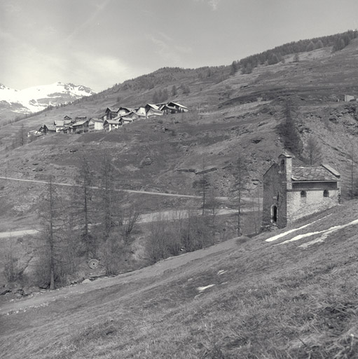 Vue de situation prise du sud.