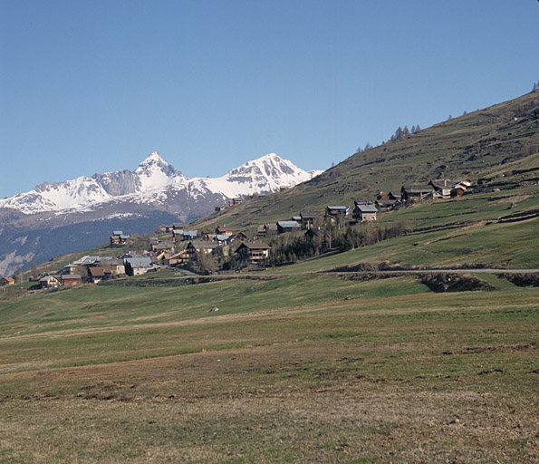 Le Serre. Vue prise du sud.