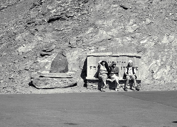 Monuments commémoratifs au col Agnel.