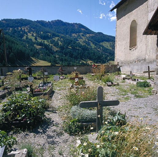 Cimetière. Vue d'ensemble.