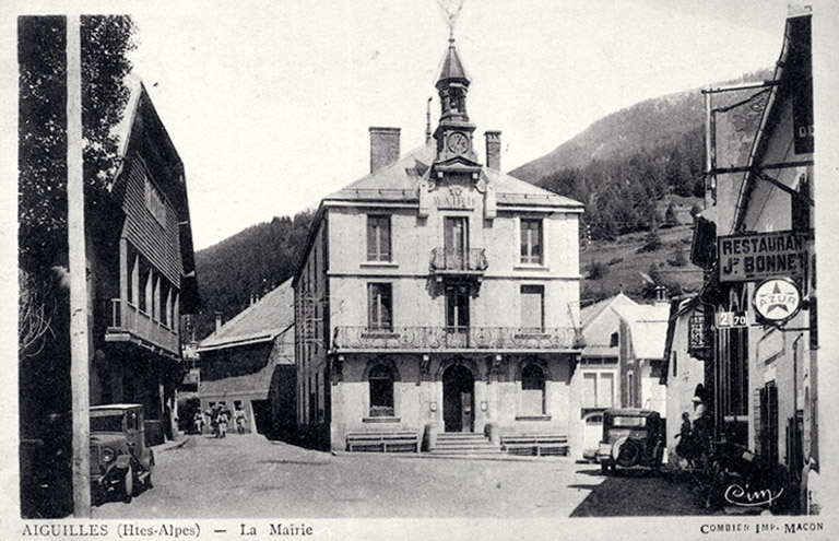 Aiguilles (Hautes-Alpes). La mairie.