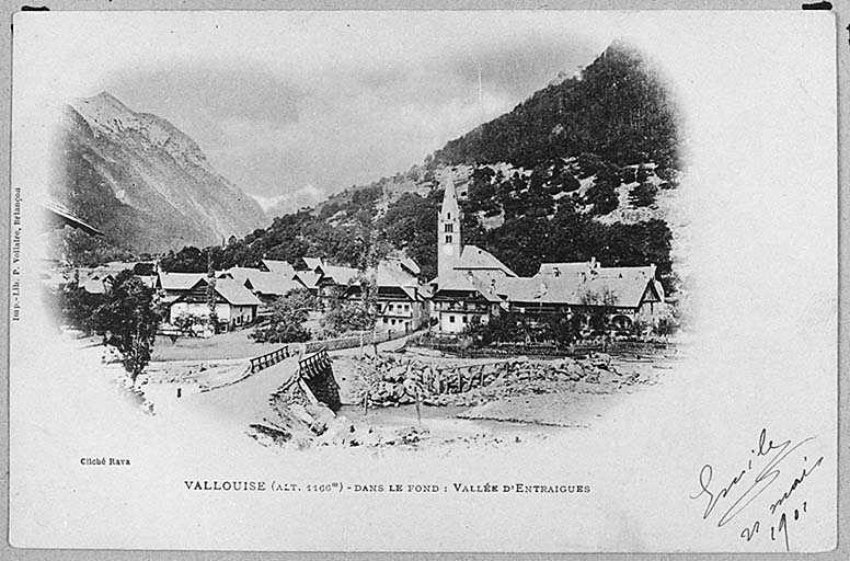 Vallouise (alt. 1166 m.) dans le fond Vallée d'Entraigues.