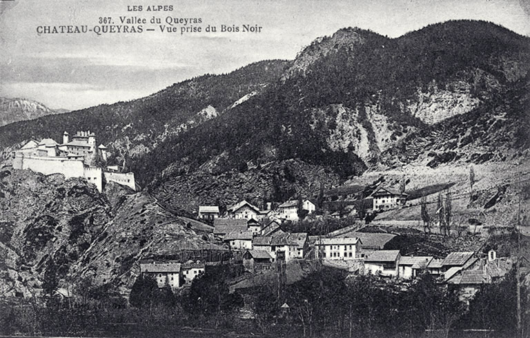 Château-Queyras. Vue prise du Bois Noir.