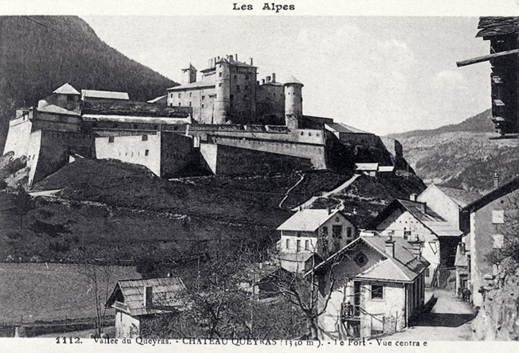 Château-Queyras (1340 m). Le Fort. Vue centrale.