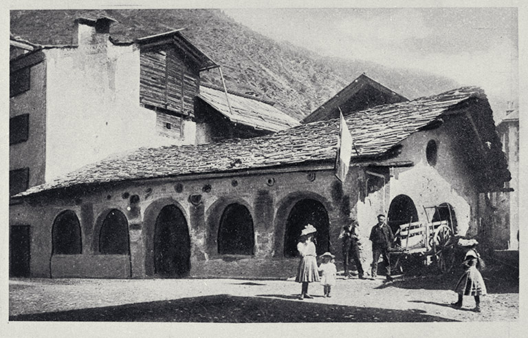 La halle d'Abriès le 14 juillet 1908. [Vue prise du sud-est.]