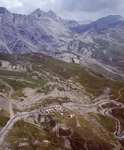 Vue aérienne prise du sud-ouest.