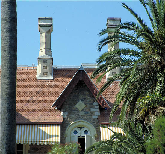Façade sud sur le jardin, vue de volume.