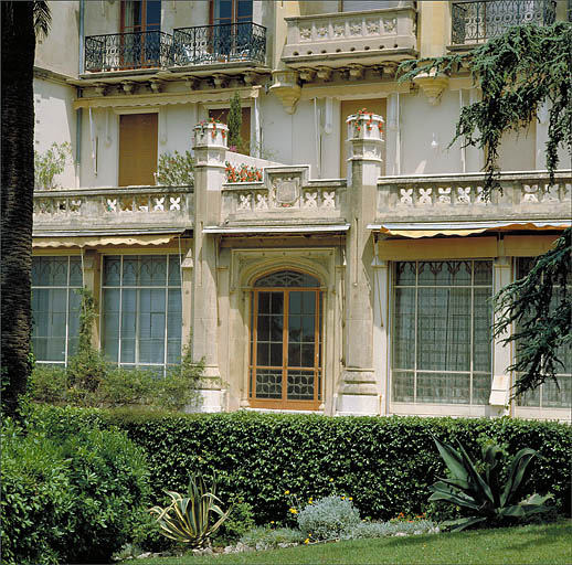 Maison dite Château Sainte-Ursule ou Château des Tours, puis hôtel de voyageurs dit Hôtel du Parc, actuellement Résidence du Parc Vallombrosa