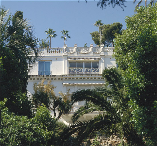 Façade sud. Vue partielle du dernier niveau.