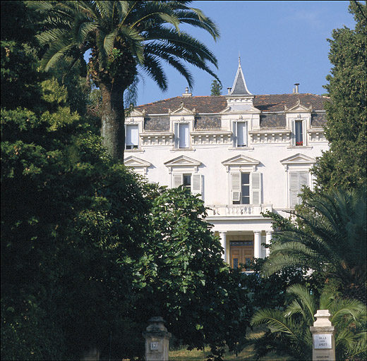 Façade sud. Vue partielle.