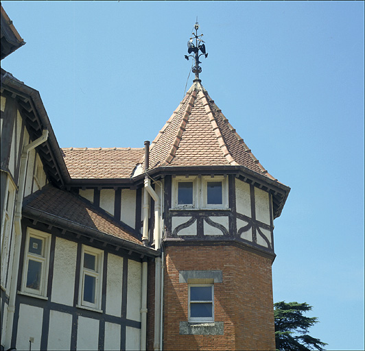 Vue partielle de la façade ouest.