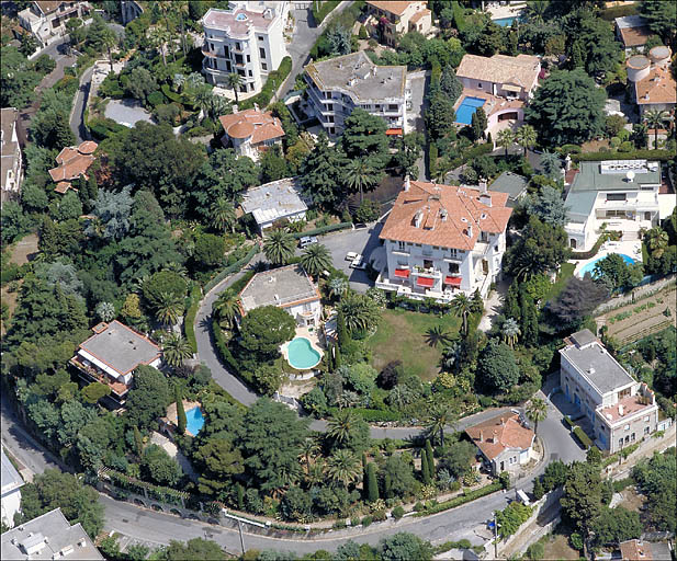 Vue aérienne prise du sud.