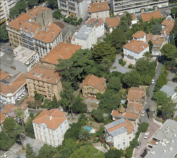 Vue aérienne prise du sud.
