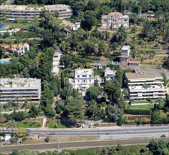 Vue aérienne prise du sud.