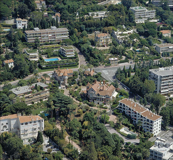 Vue aérienne prise du sud.