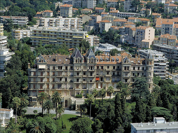 Hôtel de voyageurs Hôtel du Parc, actuellement Résidence du Parc Vallombrosa