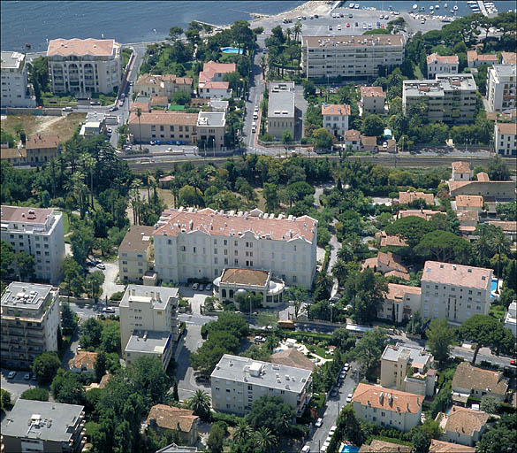 Vue aérienne prise du nord.