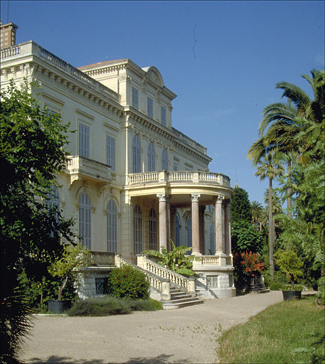 Vue en perspective de la façade sud.